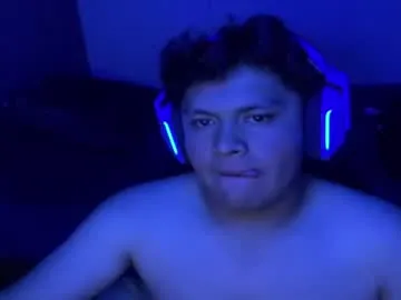 _hotboyfeetlover_'s Thumb Image