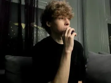 curlytwinkboy Image 4