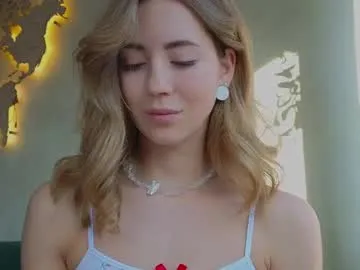 emmi_rosee's Thumb Image