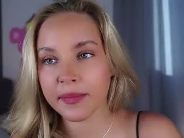 lipswithsmileonthem Image 18